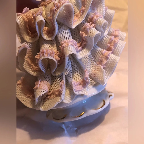 Vintage Germany Dresden Lace Porcelain Figurine - Picture 7 of 12